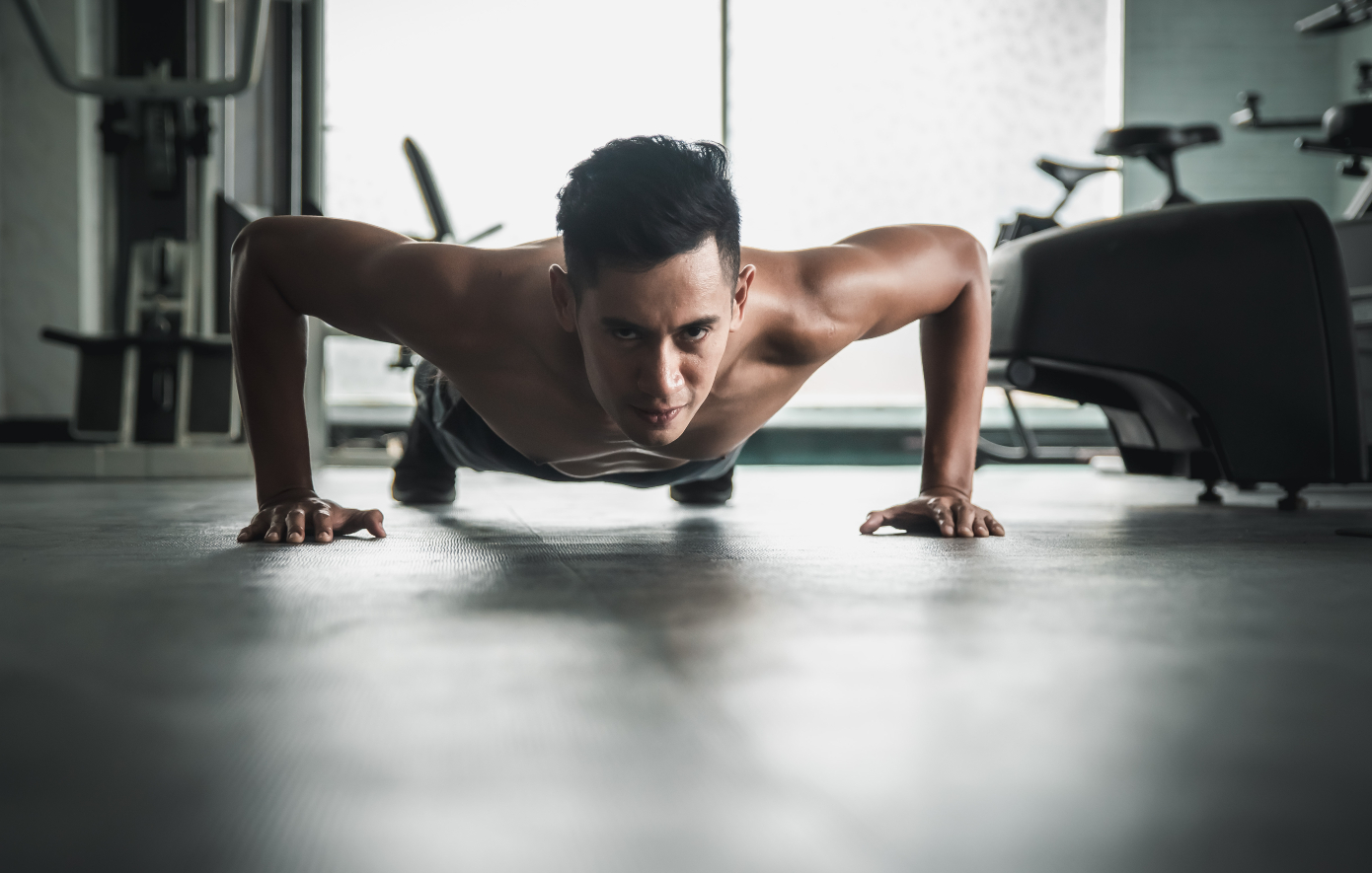 Οι 3 καλύτερες ασκήσεις που μπορείτε να κάνετε στο σπίτι για σωματική διάπλαση