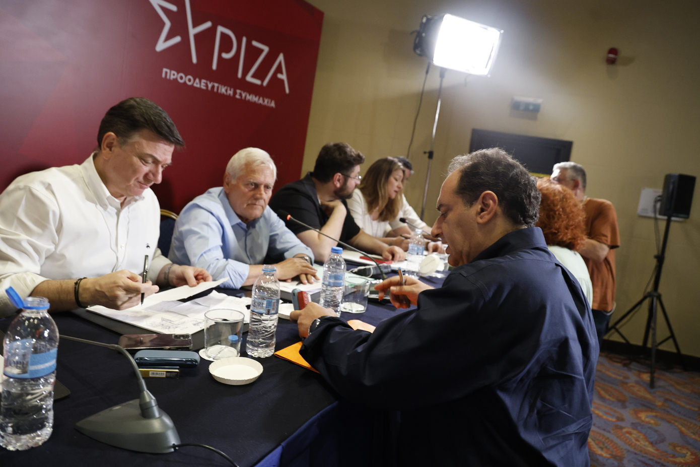Κεντρική Επιτροπή ΣΥΡΙΖΑ: Πρόταση για δύο δημοψηφίσματα καταθέτουν οι 87