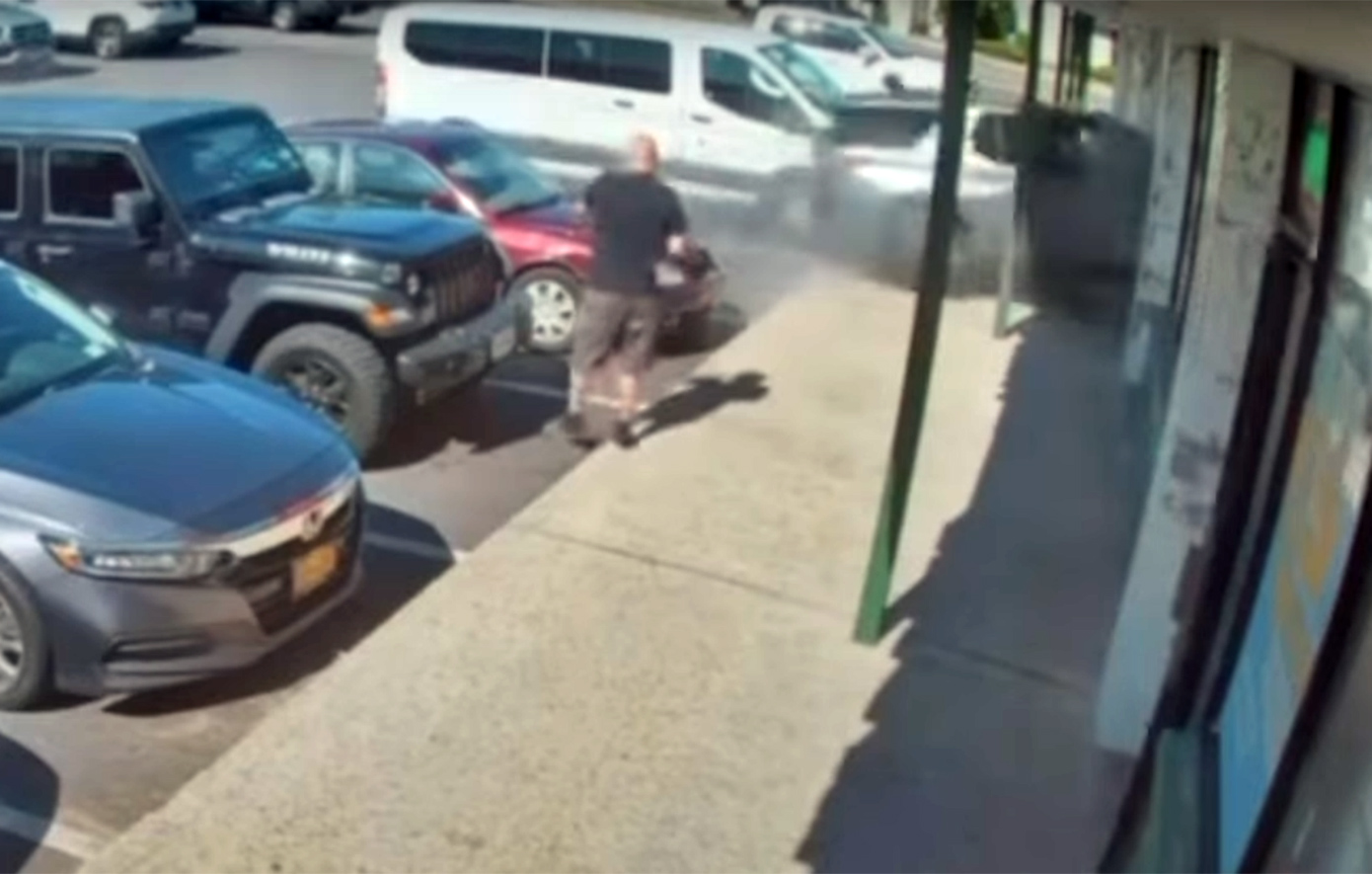 Μεθυσμένος οδηγός «μπούκαρε» με το αυτοκίνητο μέσα σε νυχάδικο, σκοτώνοντας 4 άτομα – Δείτε το συγκλονιστικό βίντεο