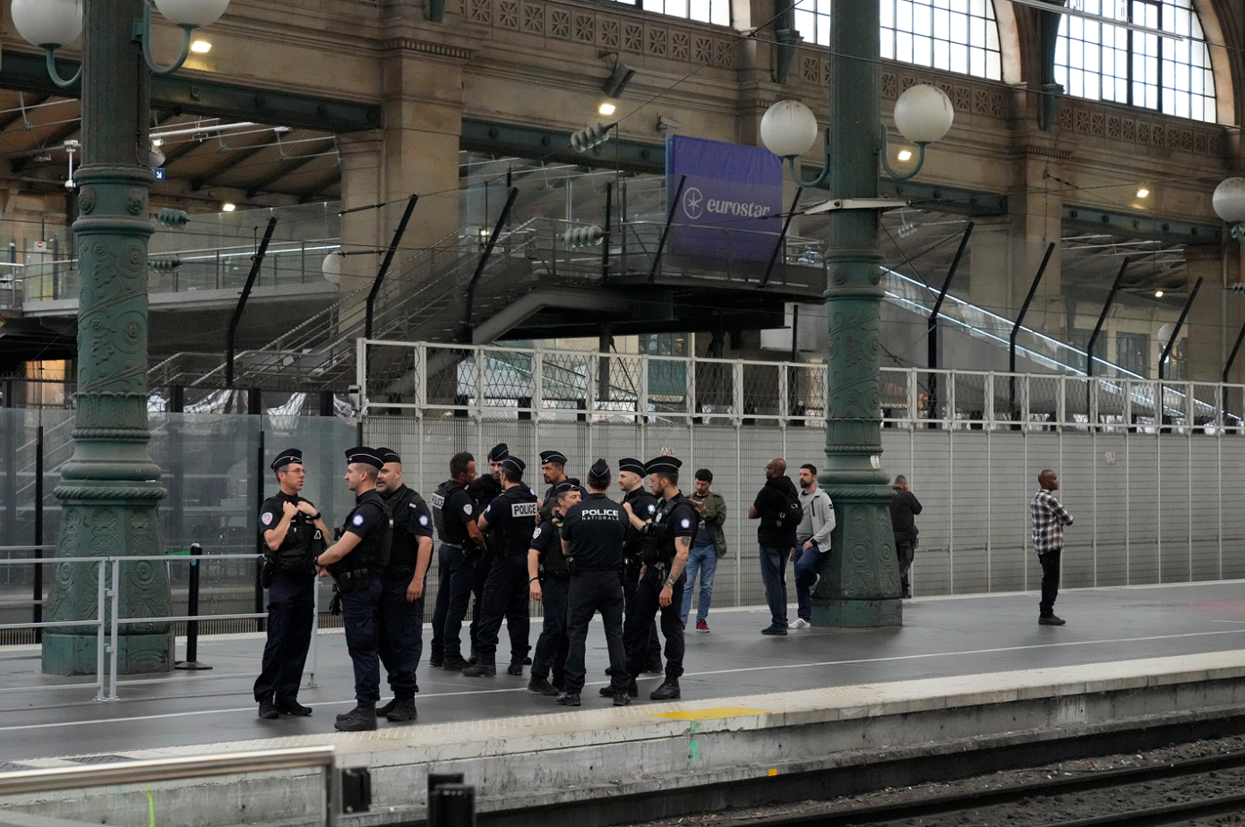Αεροπορικώς στο Παρίσι ο Στράμερ εξαιτίας της δολιοφθοράς στο γαλλικό σιδηροδρομικό δίκτυο