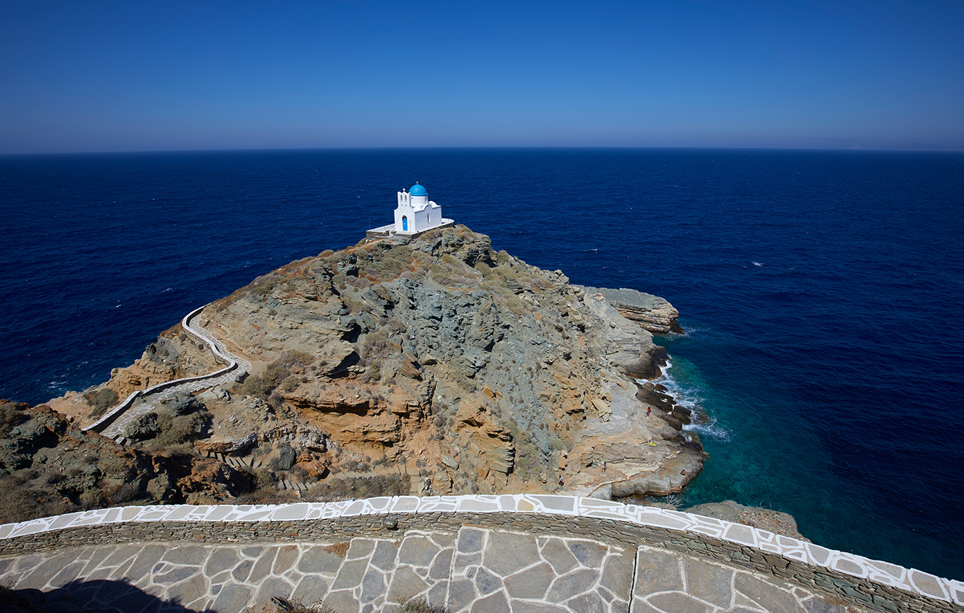 Το εκκλησάκι στη Σίφνο και οι Επτά Μάρτυρες που κοιμήθηκαν και ξύπνησαν μετά από 200 χρόνια!