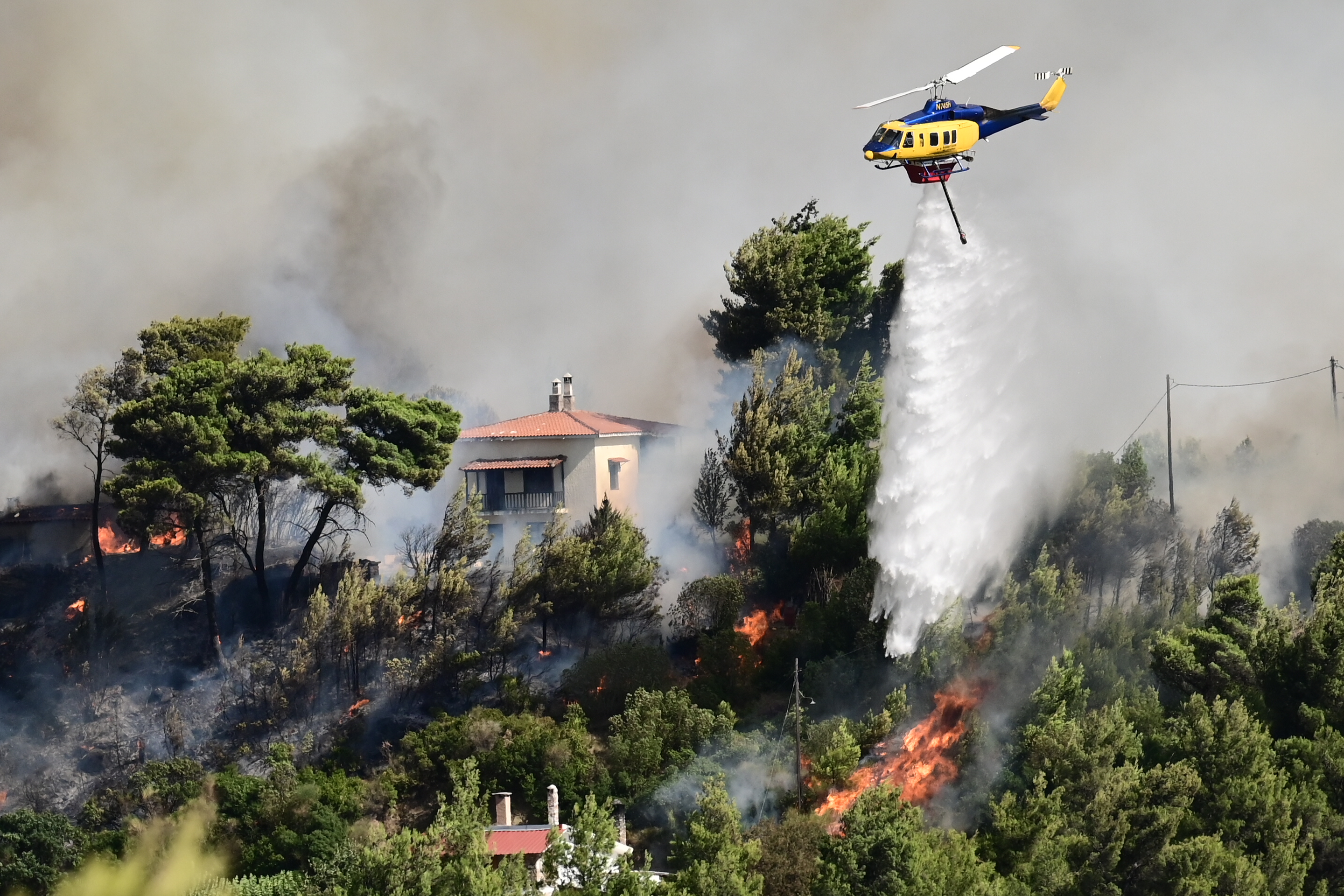 Φωτιά στην Κεφαλονιά, καίει σε δασική έκταση &#8211; Ήχησε το 112