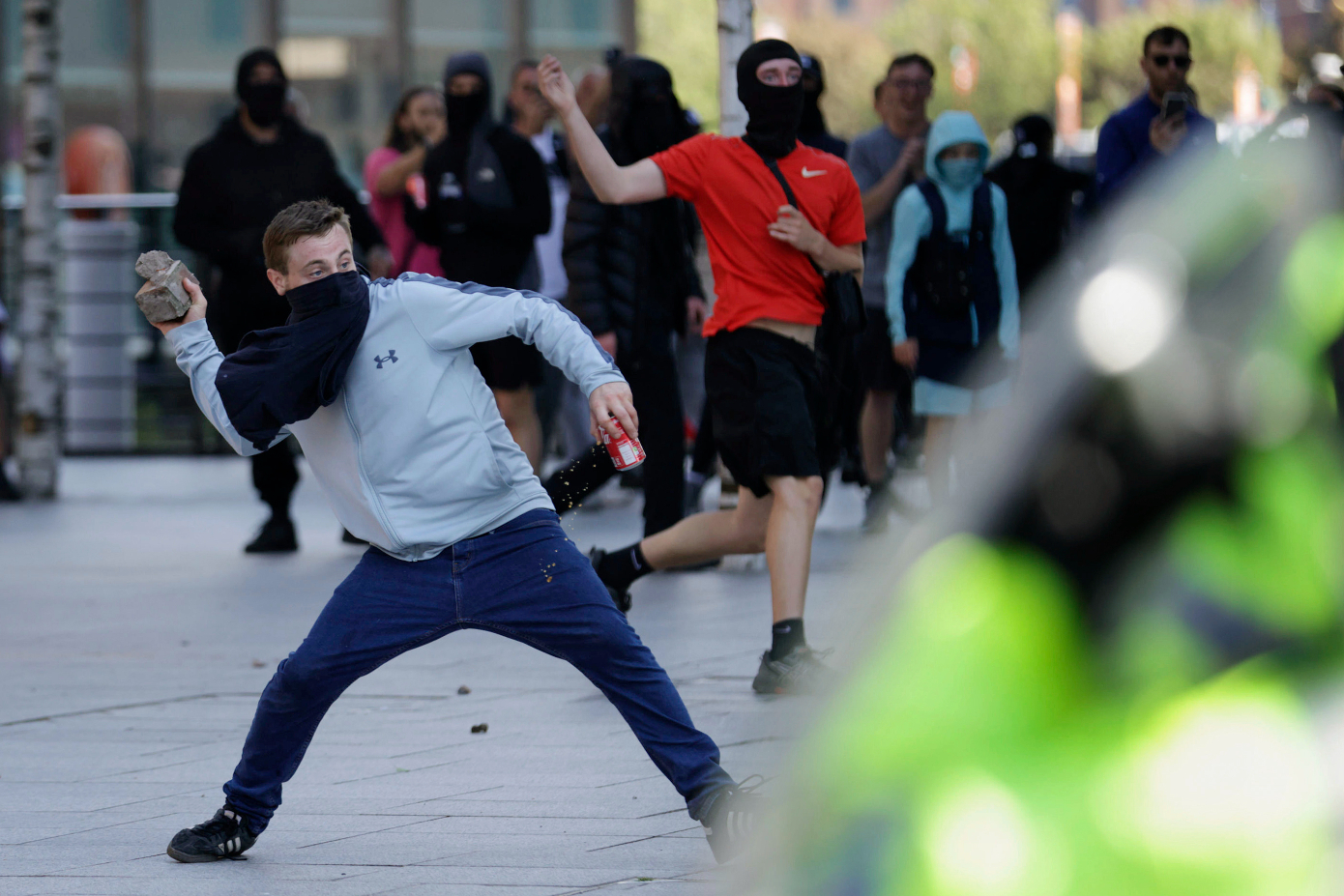 Ταραχές στις αντιμεταναστευτικές, αντιισλαμικές διαδηλώσεις στο Λίβερπουλ και άλλες πόλεις