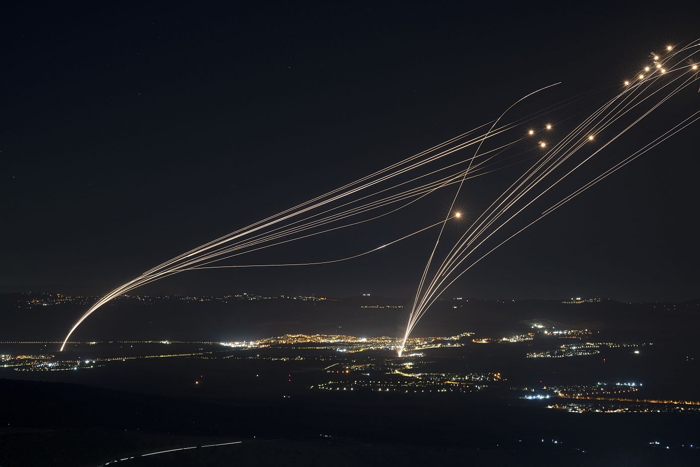 Μπαράζ επιθέσεων της Χεσμπολάχ στο Βόρειο Ισραήλ με drones και ρουκέτες &#8211; Σειρήνες ήχησαν σε αρκετές πόλεις