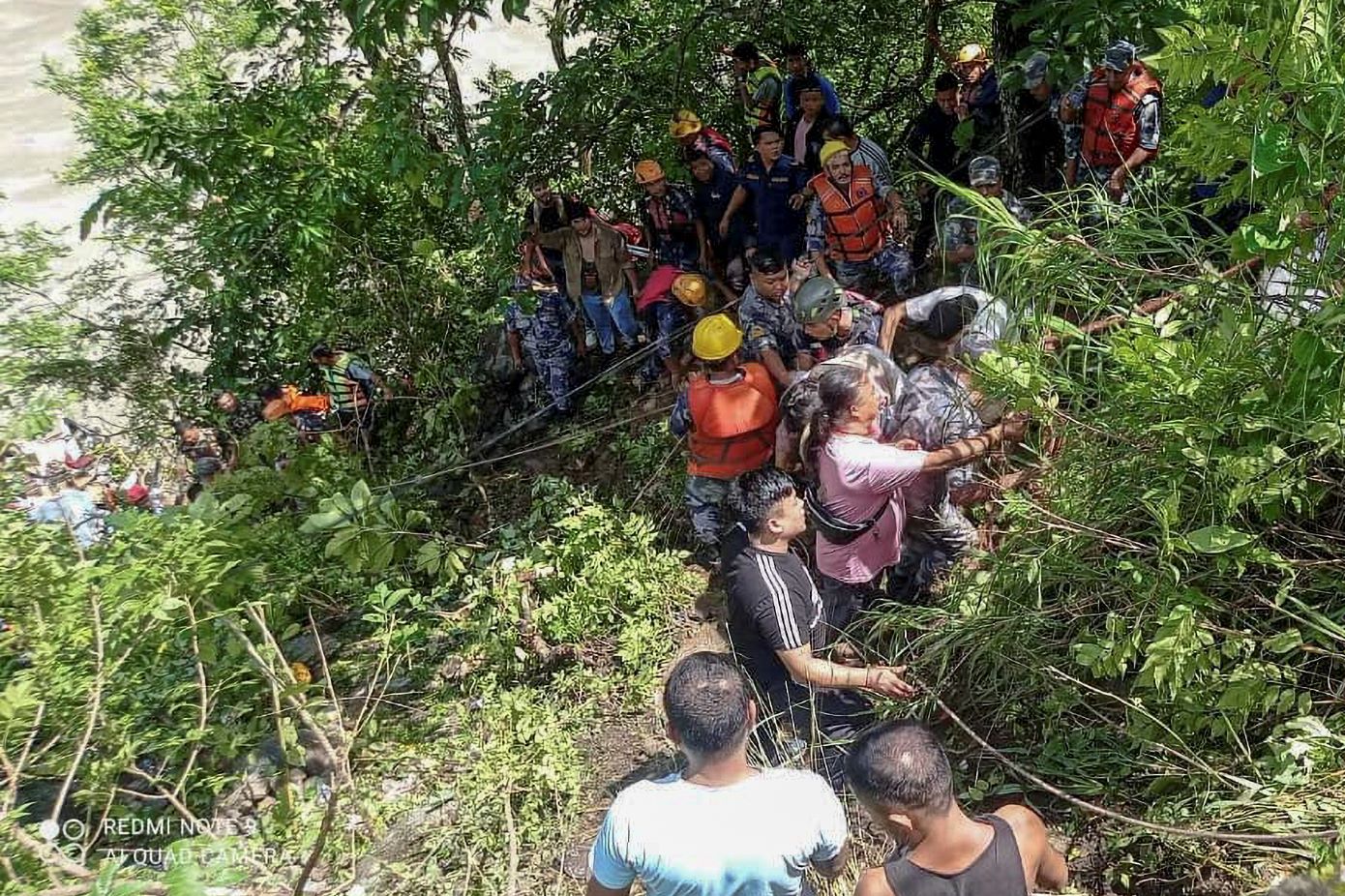 Tουλάχιστον 35 νεκροί και δεκάδες τραυματίες σε δύο διαφορετικά τροχαία δυστυχήματα με λεωφορεία στο Πακιστάν