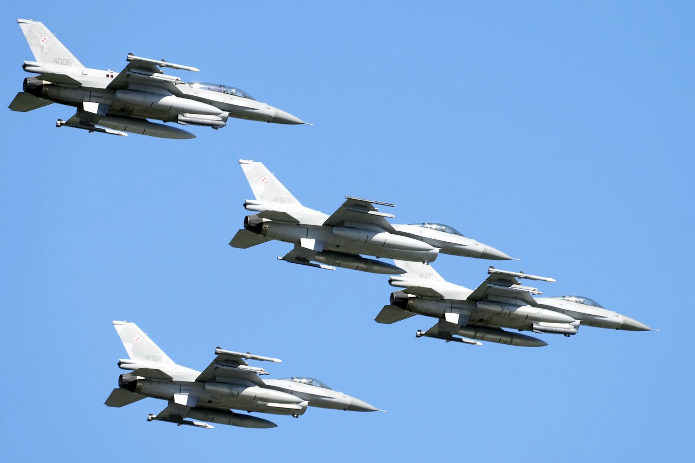Το Κρεμλίνο λέει πως τα μαχητικά αεροσκάφη F-16 που θα παραδοθούν στην Ουκρανία θα «καταρριφθούν»