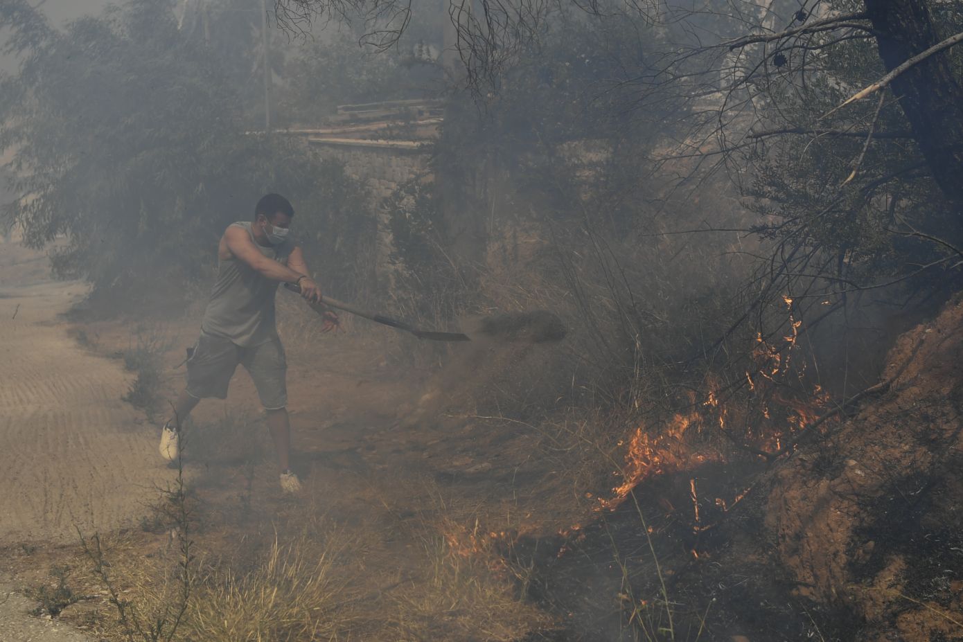 Ανεξέλεγκτη η φωτιά στην Αττική: Εκκενώνονται Νέα Πεντέλη, Παλαιά Πεντέλη, Πάτημα Χαλανδρίου και Πάτημα Βριλισσίων- Όλες οι εξελίξεις