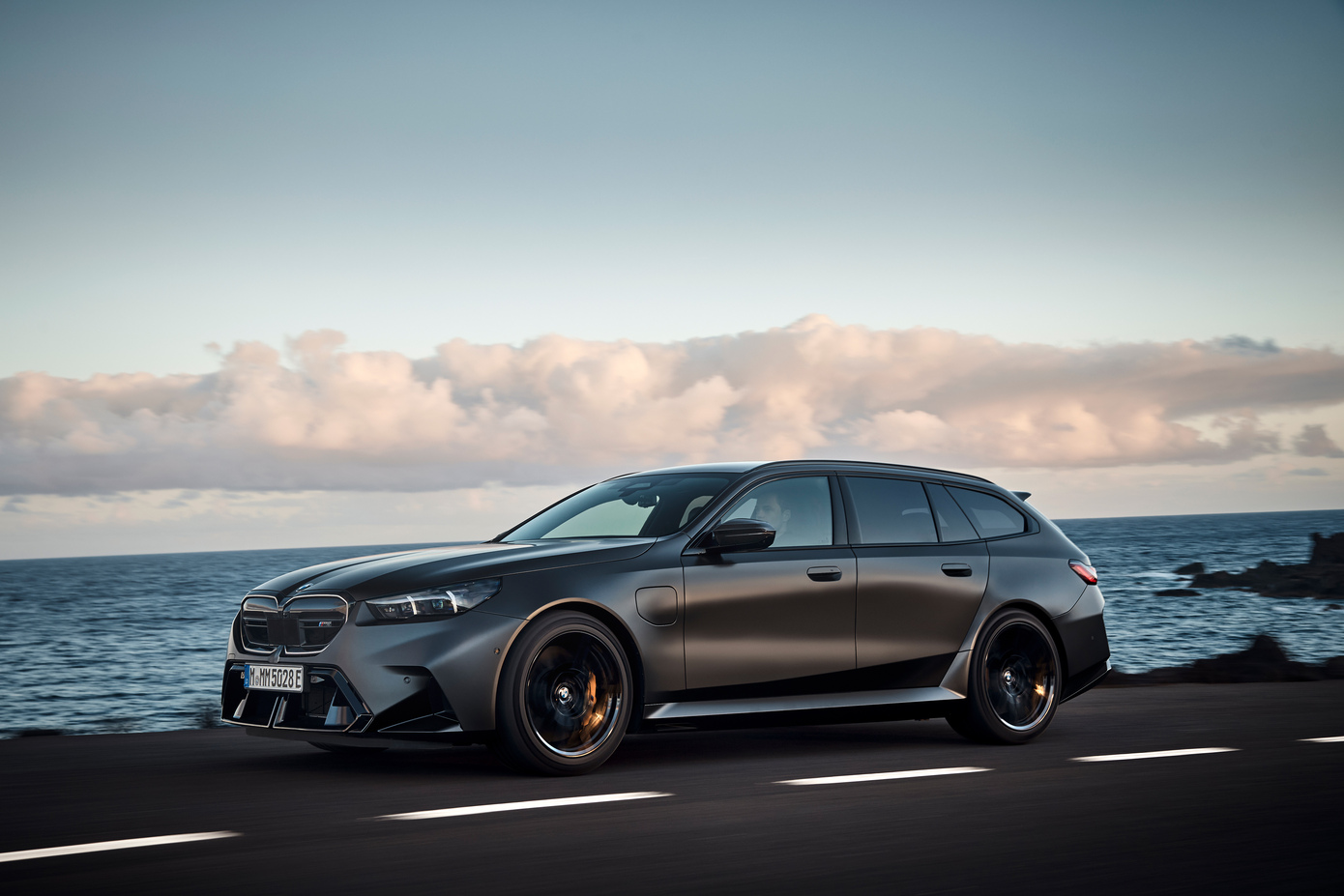 Νέα BMW M5 Touring: Υβριδική, με ισχύ 727 ίππων και ροπή 1.000 Nm