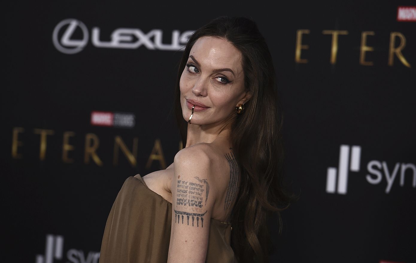 H Αngelina Jolie είναι η πρέσβειρα του νέου κατακόκκινου κραγιόν Tom Ford