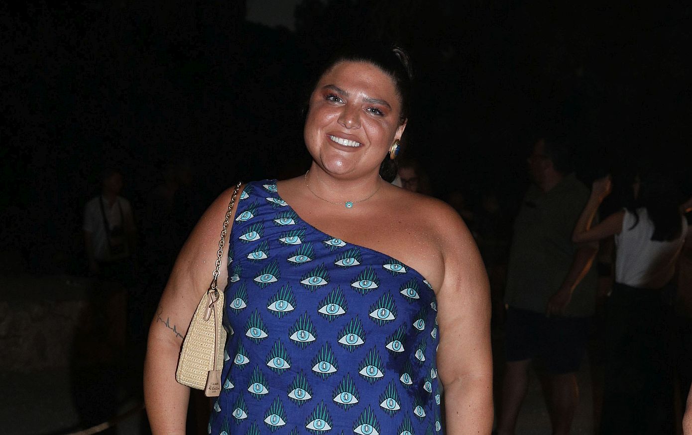 Ποιος είπε ότι η υψηλή ραπτική δεν είναι για plus size γυναίκες; Η Δανάη Μπάρκα απέδειξε πως είναι