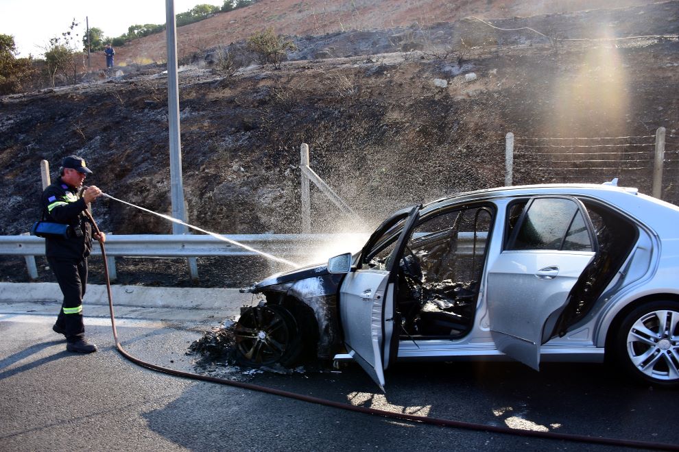 Φωτιά σε ΙΧ στην Εγνατία οδό στα Γρεβενά &#8211; Για ώρες κλειστό το ρεύμα προς Ιωάννινα