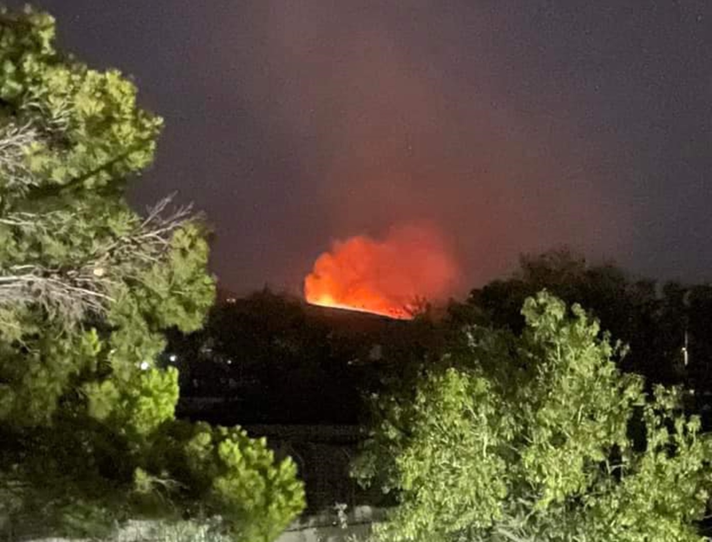 Καλύτερη εικόνα της φωτιάς σε δασική έκταση στη Βαρυμπόμπη &#8211; Άμεση η κινητοποίηση της Πυροσβεστικής