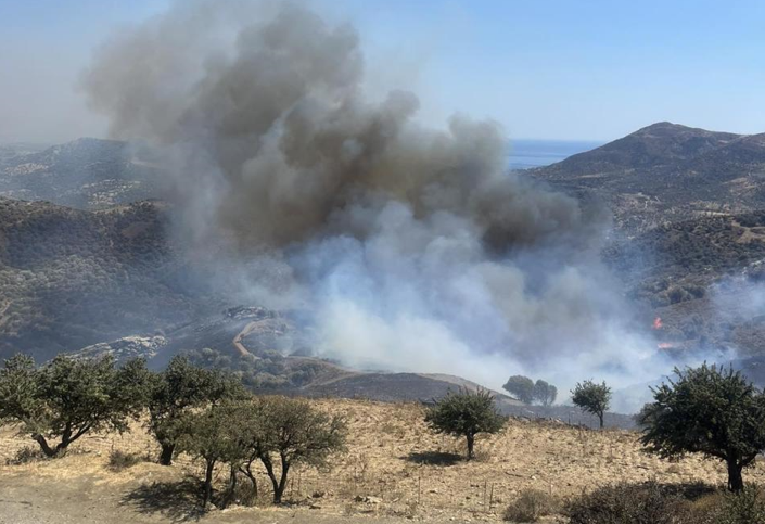 Δύσκολη η κατάσταση στη φωτιά με πολλές εστίες στο Ρέθυμνο – Εκκενώθηκε το χωριό Αγία Παρασκευή