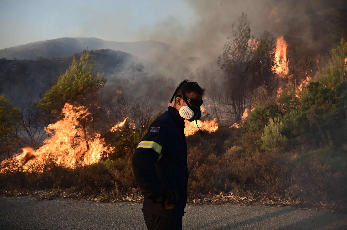 Ανεξέλεγκτος ο πύρινος εφιάλτης στην Αττική: Εκκενώσεις οικισμών και νοσοκομείων &#8211; Όλες οι εξελίξεις λεπτό προς λεπτό