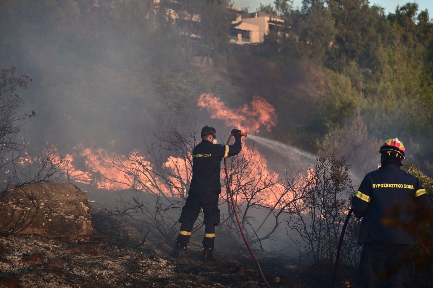 Ανεξέλεγκτος ο πύρινος εφιάλτης στην Αττική: Εκκενώσεις οικισμών και νοσοκομείων &#8211; Όλες οι εξελίξεις λεπτό προς λεπτό