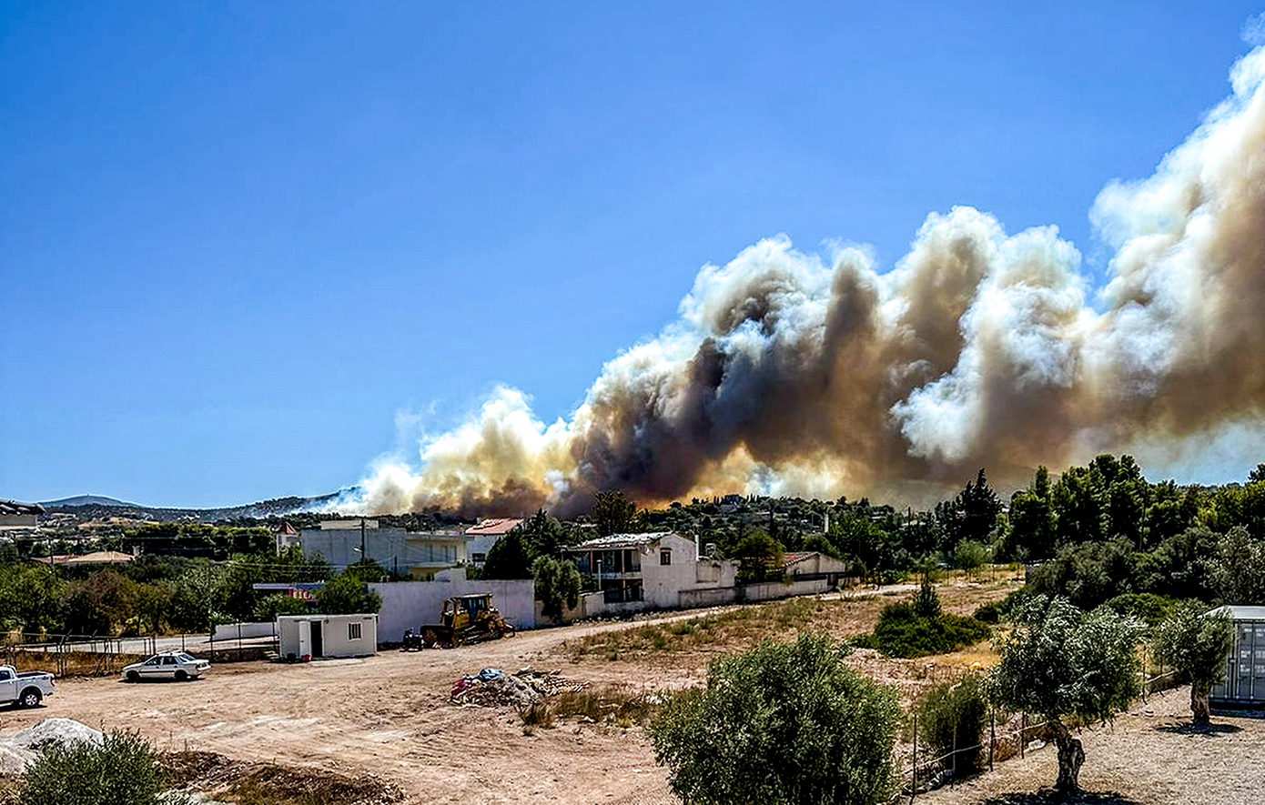 Φωτιά στην Πέλλα σε δύσβατο σημείο στην Όρμα Αλμωπίας