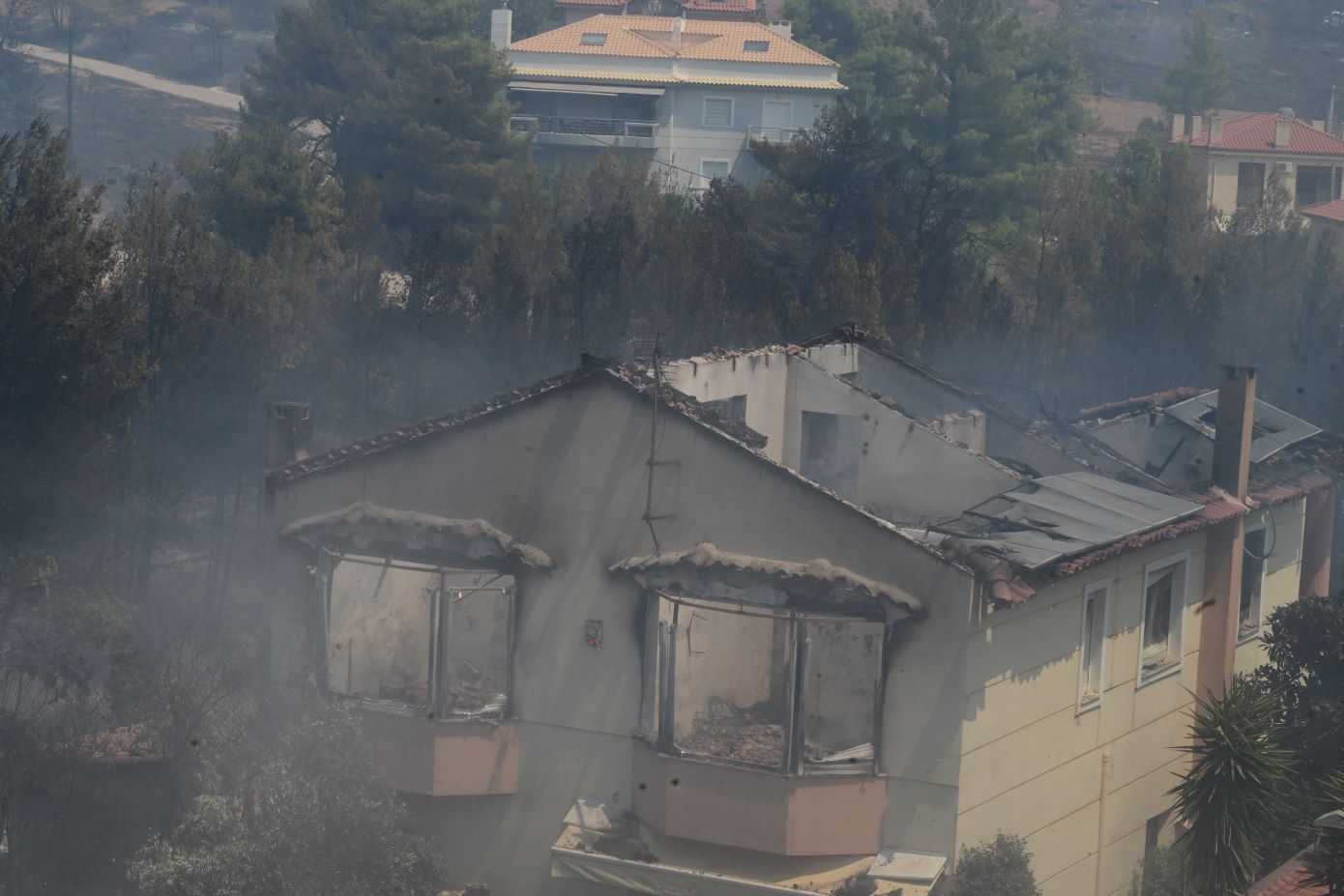 Ανεξέλεγκτη η φωτιά στην Αττική: Εκκενώθηκαν Νέα Πεντέλη, Παλαιά Πεντέλη, Πάτημα Χαλανδρίου &#8211; Καίγονται σπίτια σε Βριλήσσια και Χαλάνδρι &#8211; Όλες οι εξελίξεις