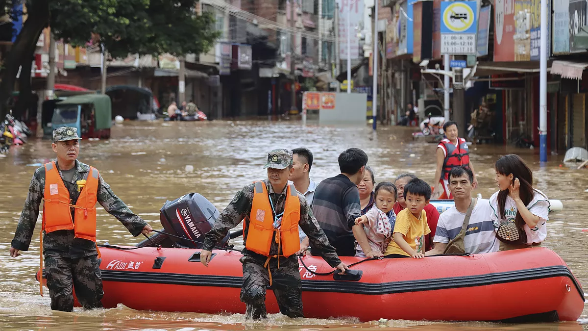 Τουλάχιστον 30 νεκροί και 35 αγνοούμενοι από τις καταρρακτώδεις βροχές στην Κίνα