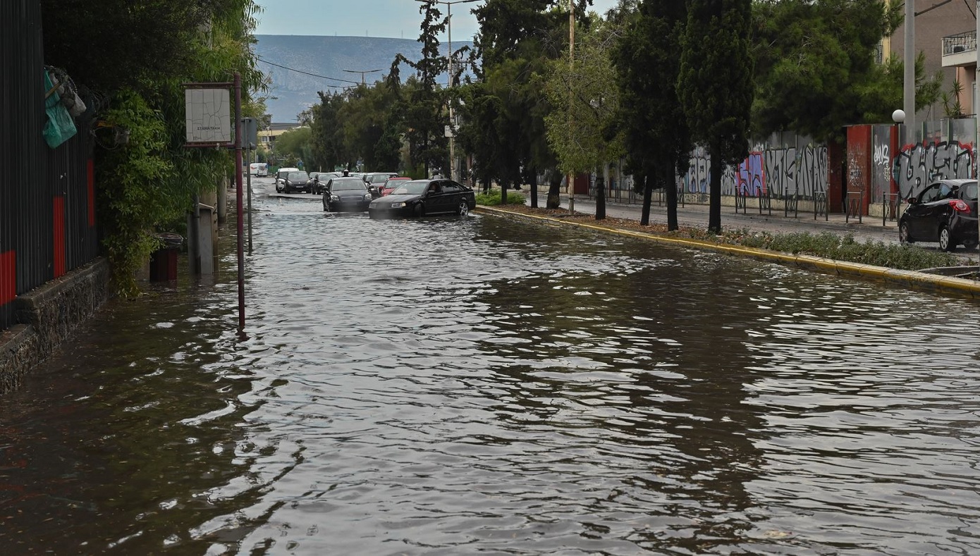 Μεγάλα ύψη βροχής σε Σποράδες, Εύβοια και Πελοπόννησο &#8211; Έντονη ηλεκτρική δραστηριότητα με 53.000 κεραυνούς