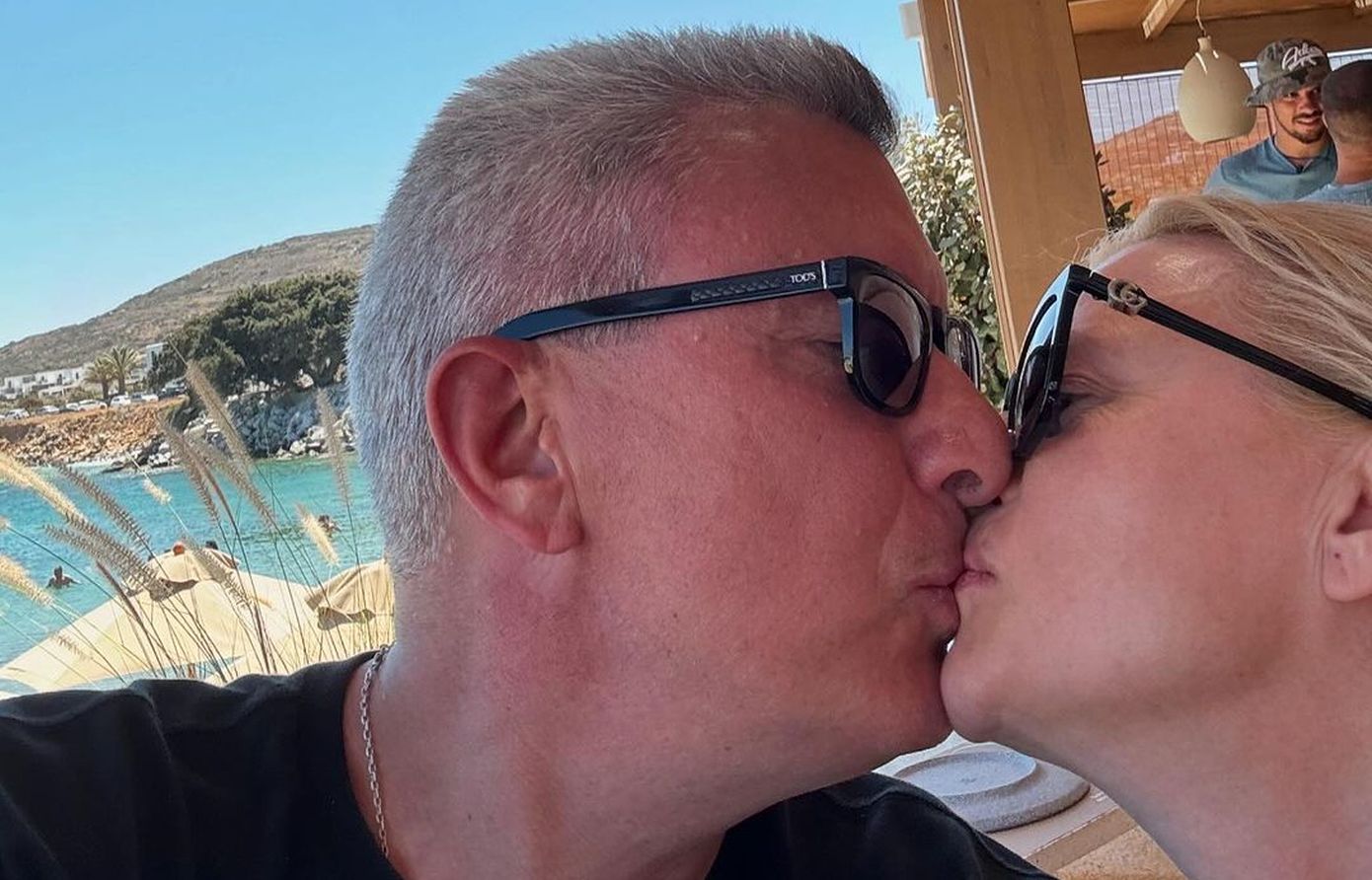 O Νίκος Χατζηνικολάου υπέκυψε στο φιλί της συζύγου του &#8211; Η ανάρτηση στο Instagram