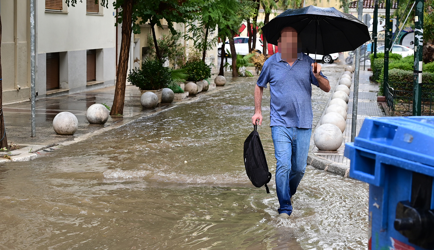 Συνεχίζει την επέλασή της η κακοκαιρία Atena &#8211; Έπεσαν πάνω από 19.000 κεραυνοί &#8211; «Καμπανάκι» από την ΕΜΥ λόγω των έντονων φαινομένων