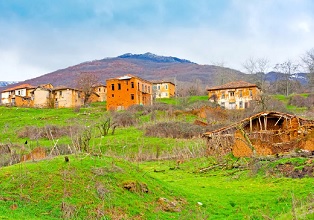 Το χωριό – φάντασμα της Ελλάδας: Εκεί όπου τα σπίτια που δημιουργούν ένα απόκοσμο σκηνικό