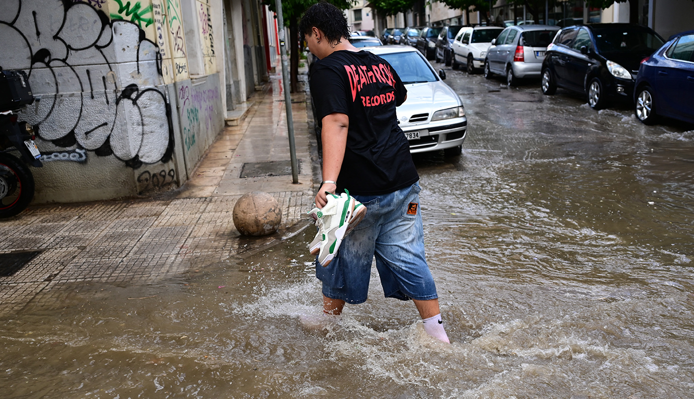 Σε συναγερμό η Πυροσβεστική λόγω της κακοκαιρίας &#8211; 154 κλήσεις έλαβε το Κέντρο Επιχειρήσεων για Αττική, Καβάλα και Χίο