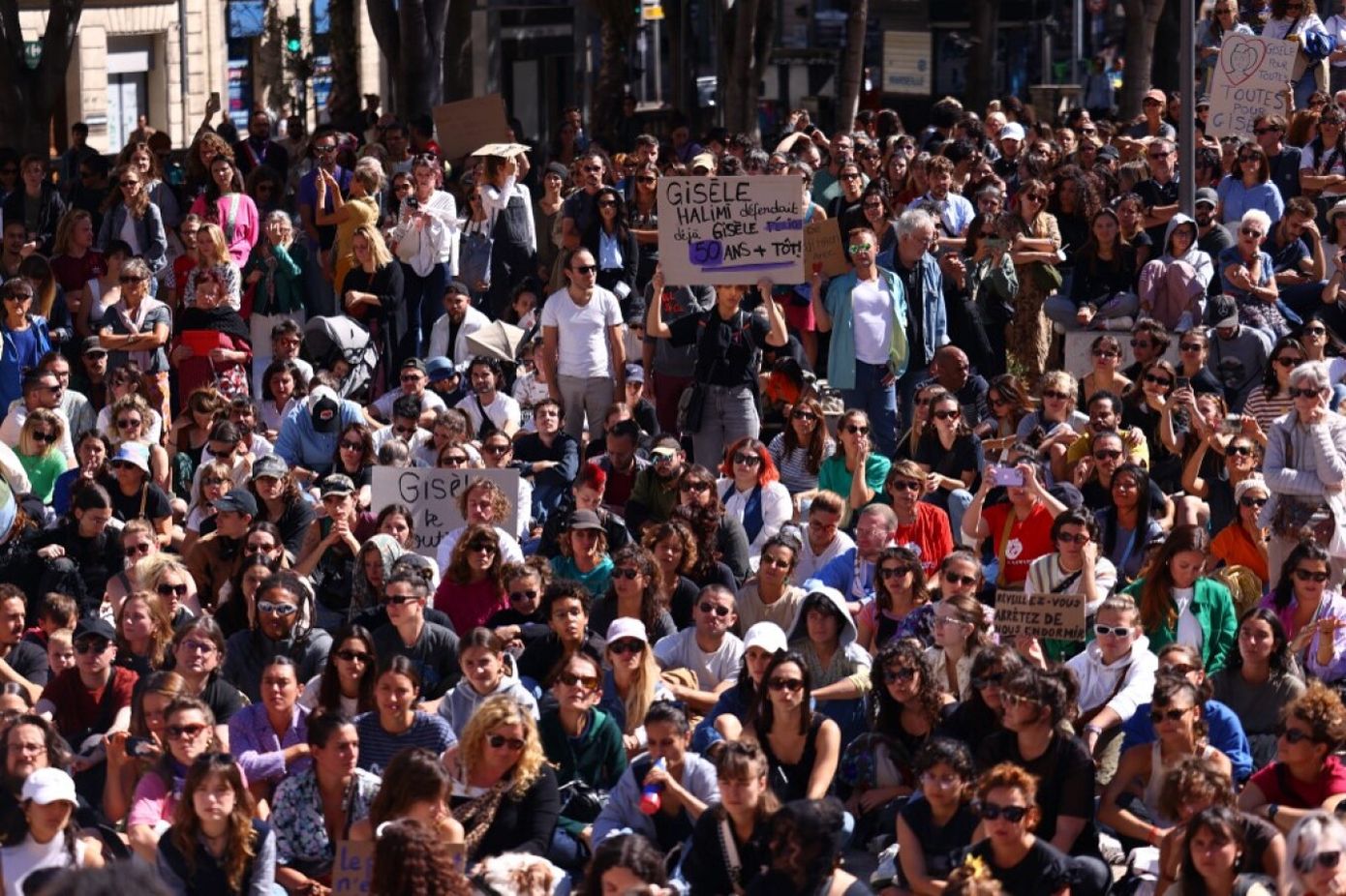 Εκατοντάδες κόσμου στους δρόμους της Γαλλίας για να εκφράσουν την υποστήριξή τους στα θύματα βιασμού &#8211; «Στηρίζουμε τη Ζιζέλ»