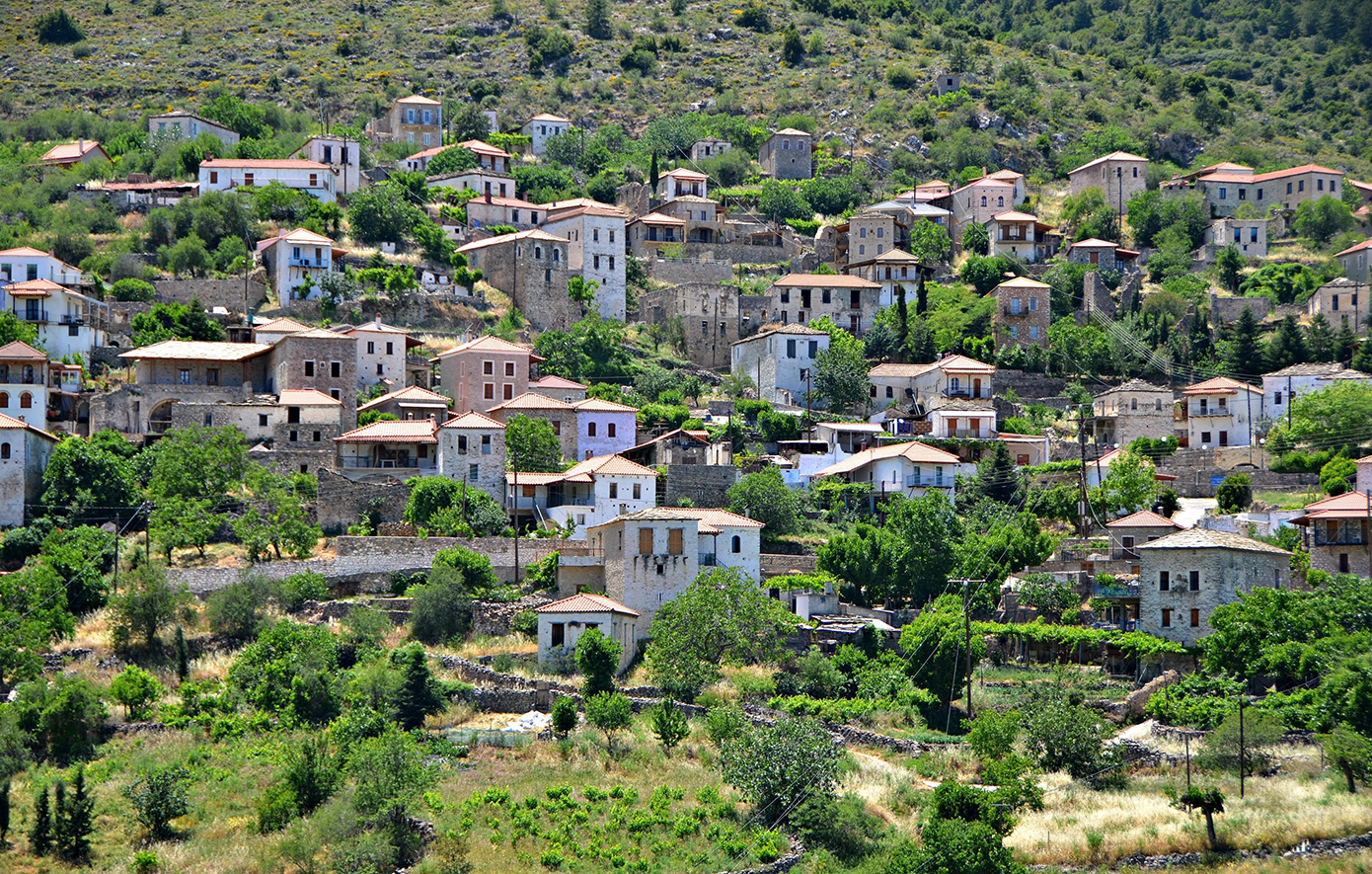 Το μεσαιωνικό χωριό του Πάρνωνα για μια απόδραση διαφορετική από τις άλλες