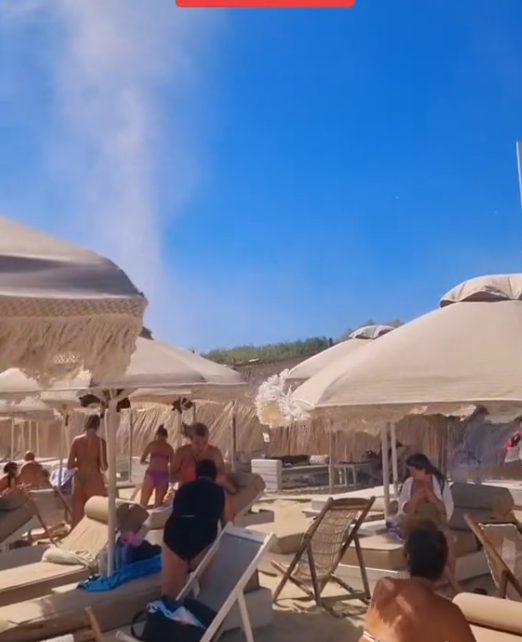 Ανεμοστρόβιλος αναστάτωσε λουόμενους σε beach bar στη Χαλκιδική