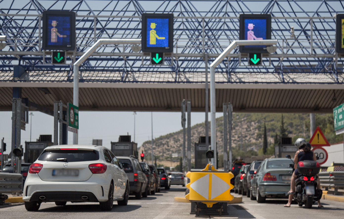 Από την Κυριακή μειώνονται στα 2,5 ευρώ τα διόδια στην Αττική Οδό &#8211; Τι ισχύει για τα e-Pass