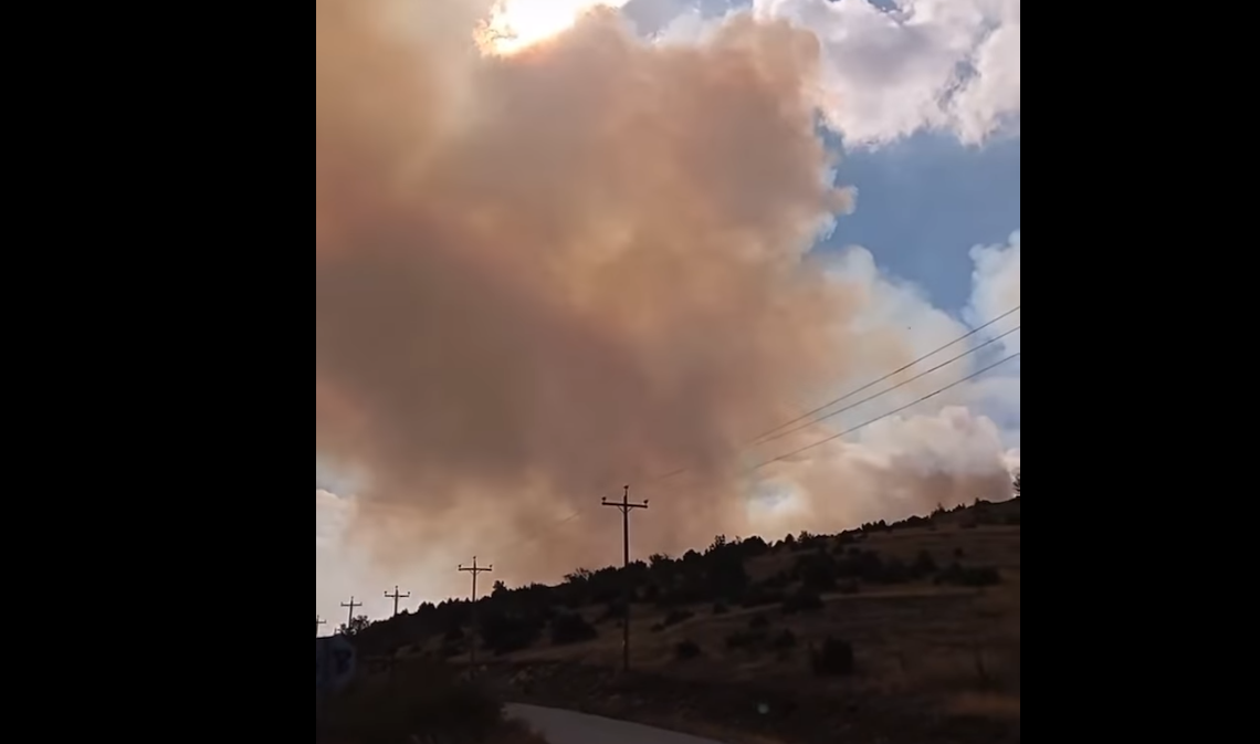 Μαίνεται η φωτιά στην Βλάστη Κοζάνης