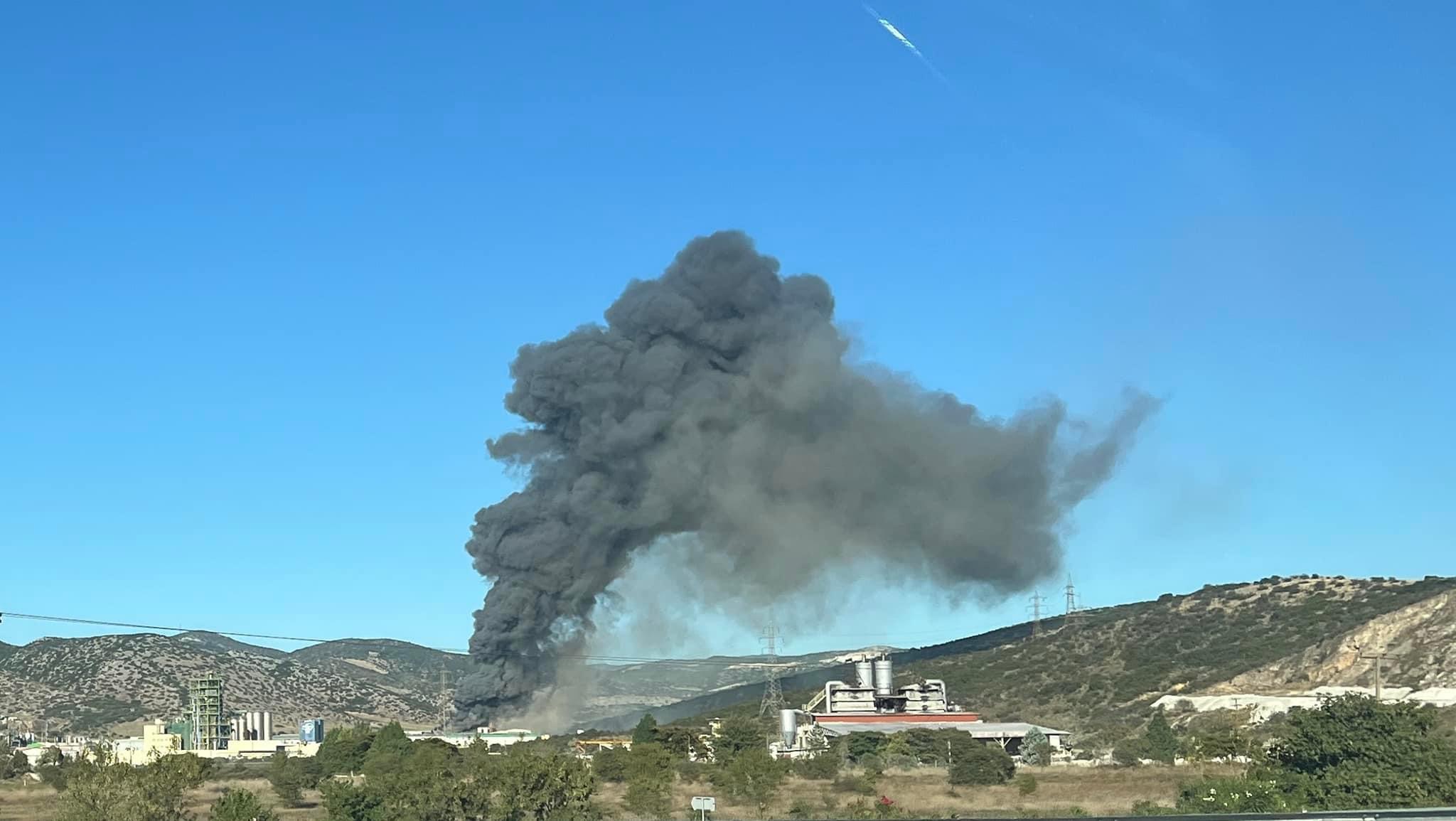 Φωτιά σε εργοστάσιο στη βιομηχανική περιοχή του Βόλου