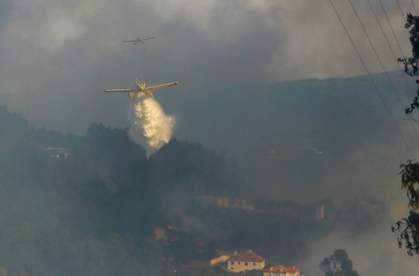 Επτά νεκροί και περισσότεροι από σαράντα οι νεκροί από τις μεγάλες φωτιές στην κεντρική και βόρεια Πορτογαλία