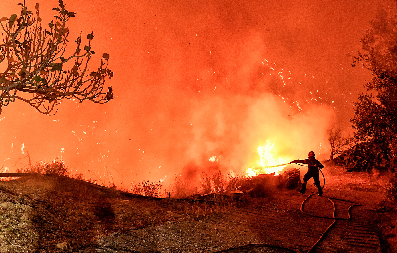 Μεγάλη φωτιά στην Κίσσαμο &#8211; Επιχειρούν 107 πυροσβέστες