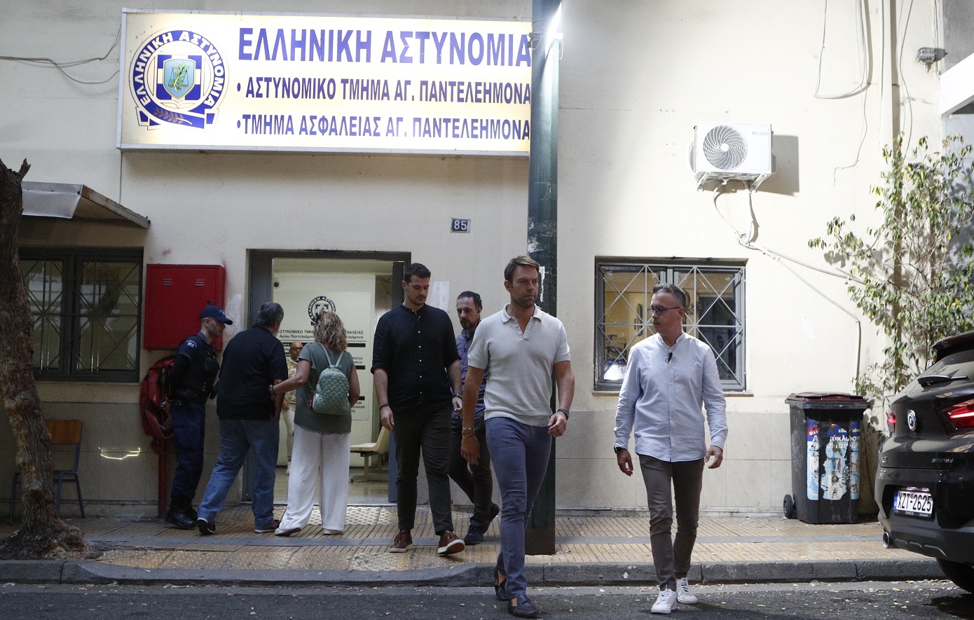 Στο Α/Τ Αγίου Παντελεήμονα ο Κασσελάκης μετά τον θάνατο μετανάστη: «Έχω πραγματικά πολλές απορίες για το τι συνέβη»