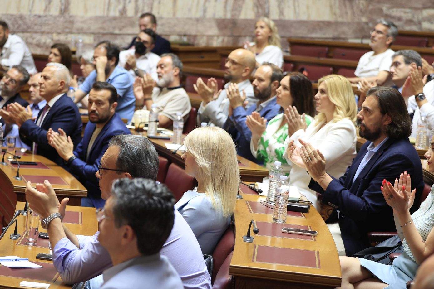 Ποια θεσμικά προνόμια θα χάσει ο ΣΥΡΙΖΑ εάν αποχωρήσουν 5 βουλευτές και απωλέσει τη θέση της αξιωματικής αντιπολίτευσης