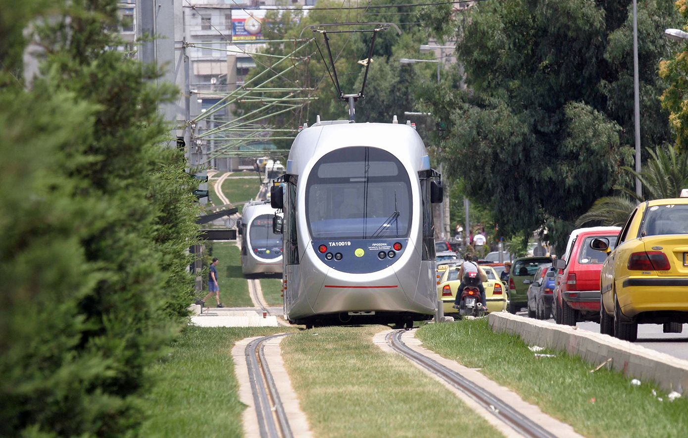 Τραμ συγκρούστηκε με αυτοκίνητο στον Πειραιά