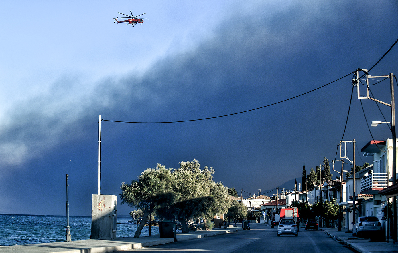 Η ΕΕ κινητοποίησε βοήθεια για τις πυρκαγιές στην Κορινθία