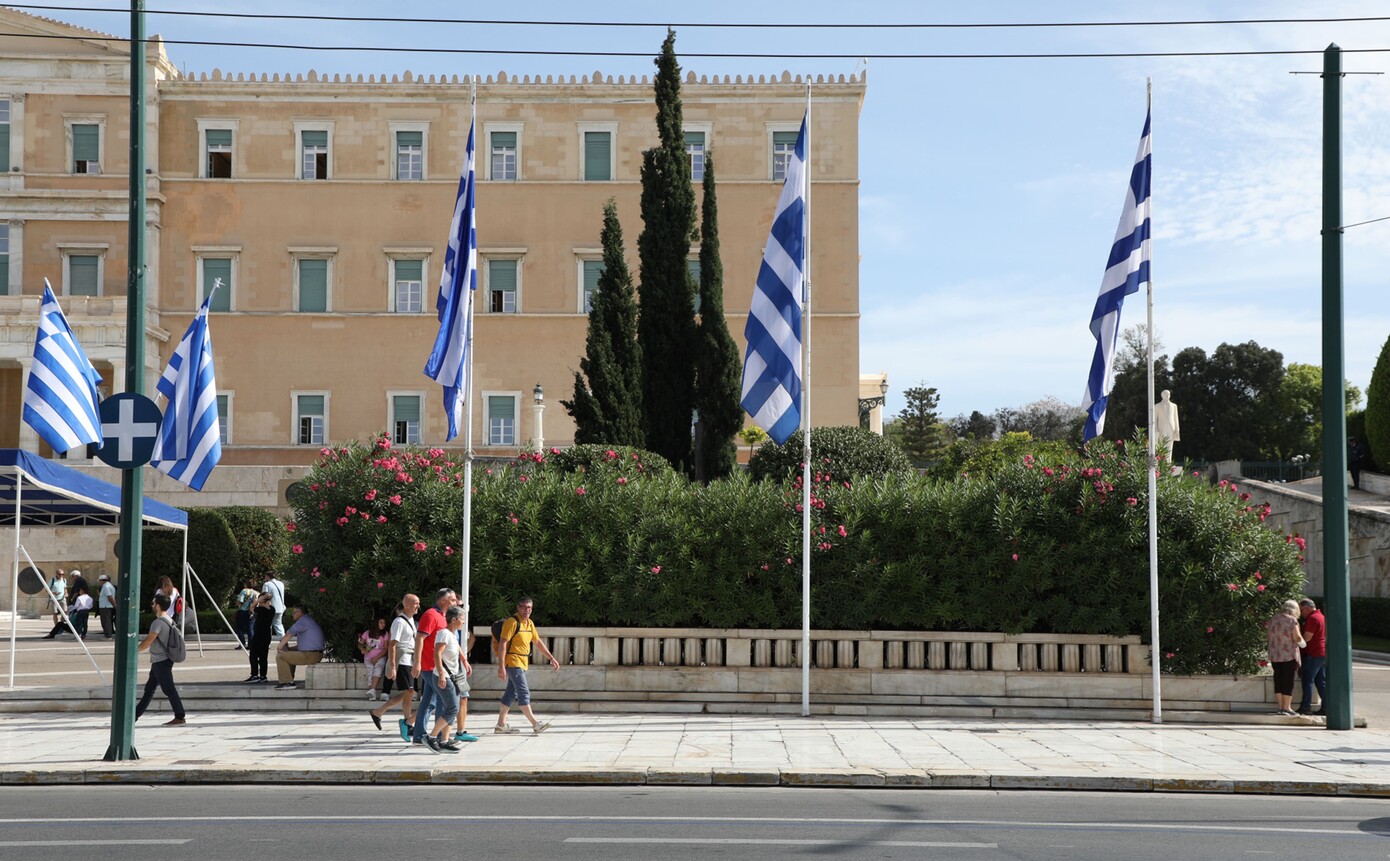 28η Οκτωβρίου: Αυτοί οι δρόμοι κλείνουν σε Αθήνα και Πειραιά – Πώς θα κινηθούν τα Μέσα Μαζικής Μεταφοράς