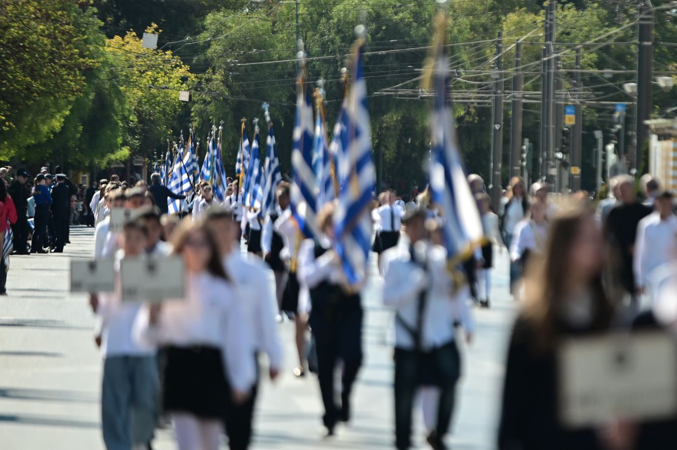 Με λαμπρότητα η παρέλαση ενόψει της 28ης Οκτωβρίου στο Σύνταγμα &#8211; Γέμισε με μαθητές το κέντρο της Αθήνας