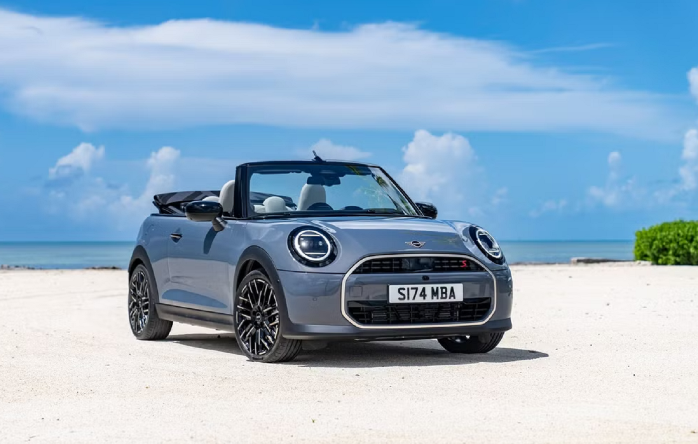 Το Mini Cooper Cabrio του 2025 έρχεται με νέο αέρα και σε τρεις εκδόσεις