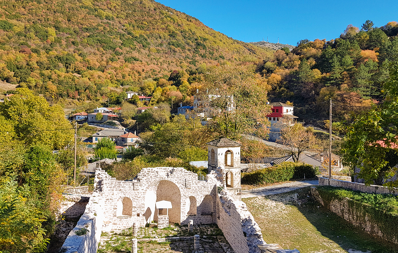 Το ηρωικό Ζαγοροχώρι που πυρπολήθηκε από τους Γερμανούς και αναγεννήθηκε από τις στάχτες του