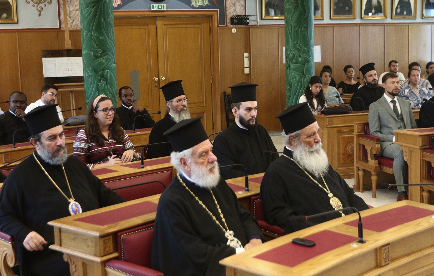 Σχολή υποψηφίων εγγάμων και ταμείο ενίσχυσης κυήσεων: Τι αποφάσισε η Ιερά Σύνοδος για την «ελληνική παραδοσιακή οικογένεια»