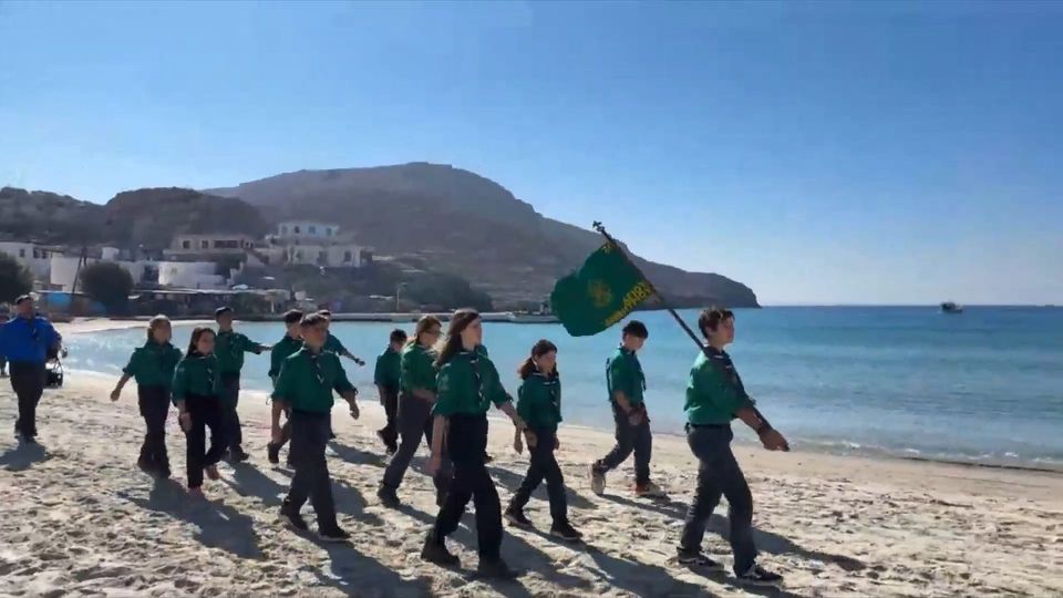 Συγκίνηση στην Ψέριμο – Οι 4 μαθητές παρέλασαν με προσκόπους από την Αθήνα