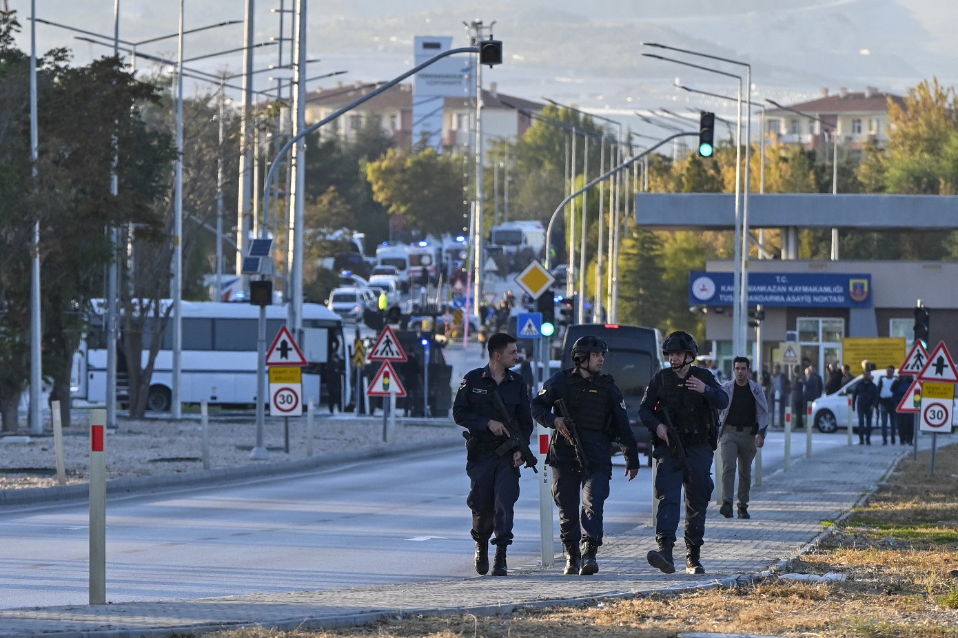 Ποιος μπορεί να κρύβεται πίσω από την τρομοκρατική επίθεση με τέσσερις νεκρούς στην Τουρκική Αεροδιαστημική Υπηρεσία