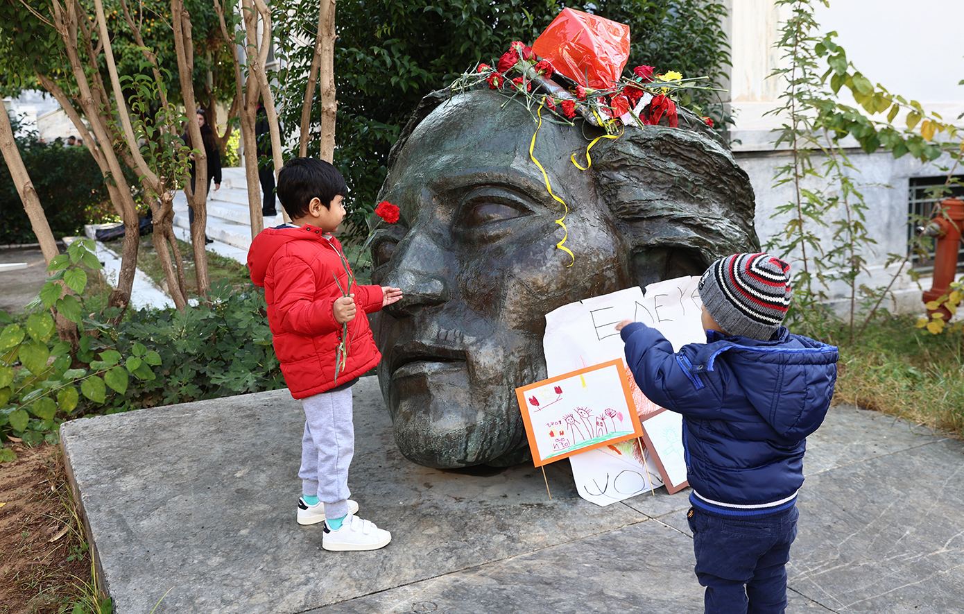 Άνοιξαν οι πύλες του Πολυτεχνείου &#8211; Ξεκίνησαν οι τριήμερες εκδηλώσεις για τον εορτασμό της 51ης επετείου