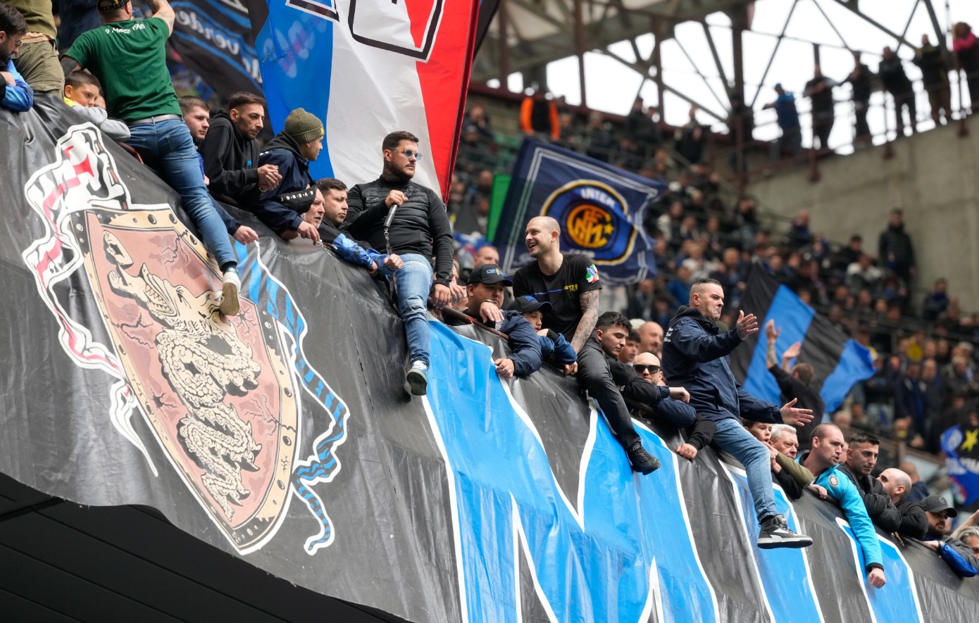 Ίντερ: Εμφύλιος στους ultras &#8211; Συνεργάζεται με την αστυνομία ο συλληφθέντας αρχηγός