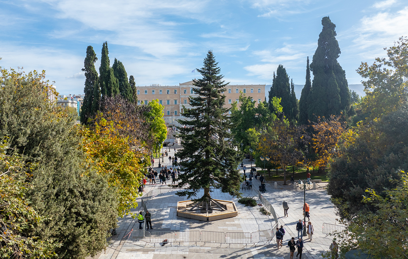 «Αυτά τα Χριστούγεννα στην Αθήνα, θα είναι σαν παραμύθι», λέει ο Χάρης Δούκας &#8211; Την Πέμπτη η φωταγώγηση του δέντρου στο Σύνταγμα