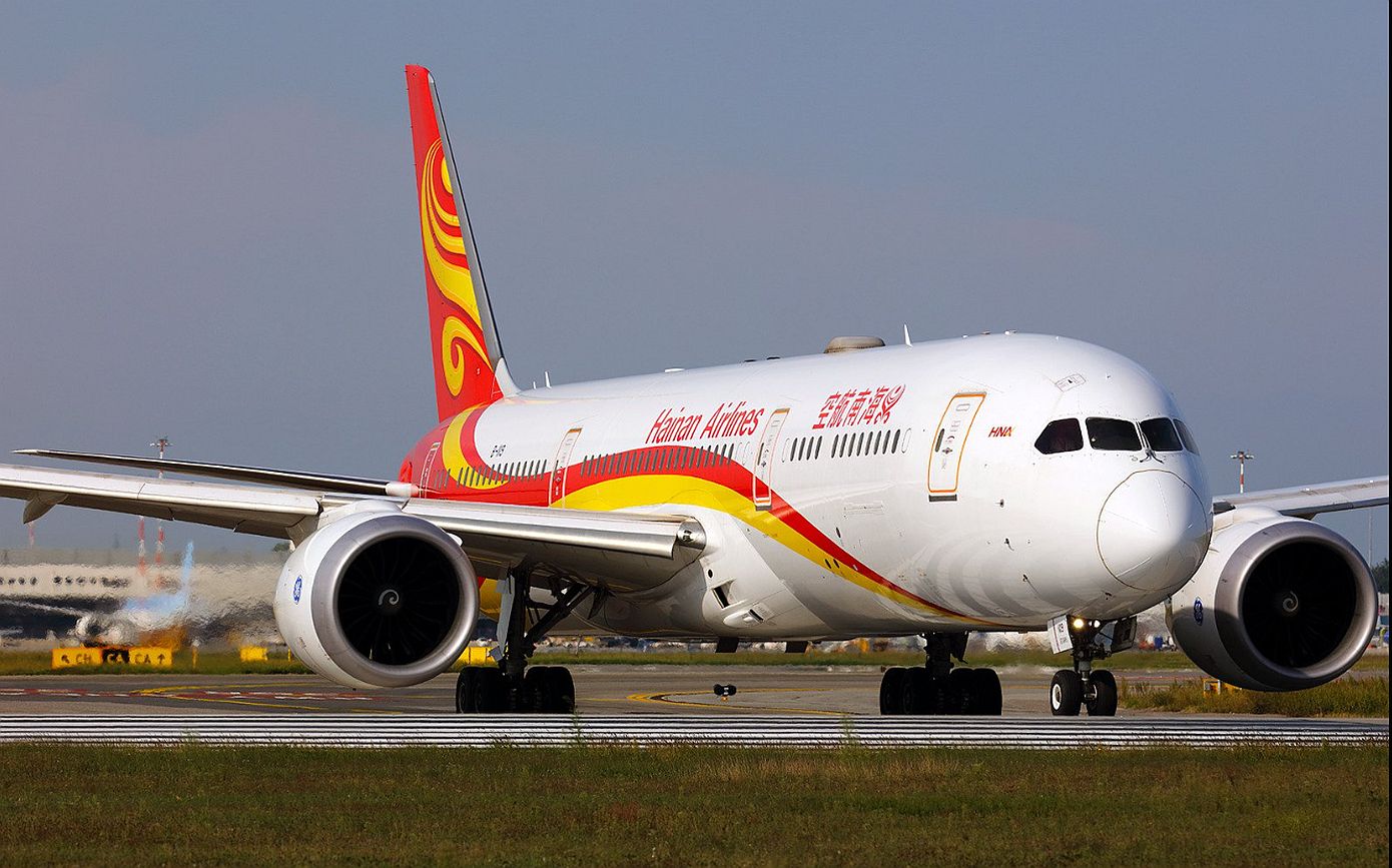 Μπόινγκ 787 της κινεζικής Hainan Airlines επέστρεψε στο αεροδρόμιο Φιουμιτσίνο της Ρώμης αφού άρπαξε φωτιά ο κινητήρας του